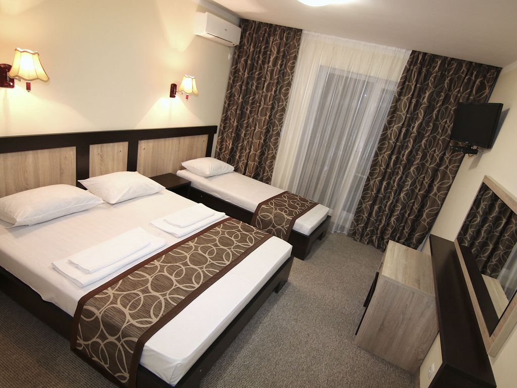 Трёхместный номер стандарт с лоджией