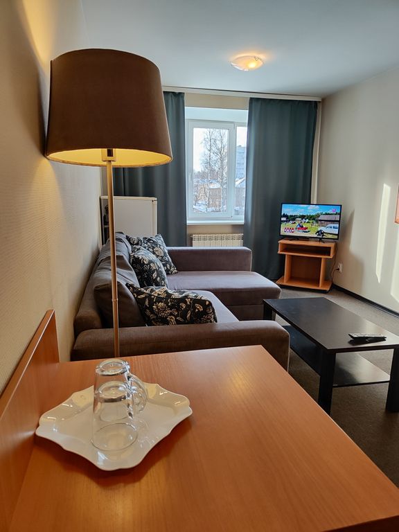 Двухместный номер с 1 кроватью Комфорт двухкомнатный, санузел с душевой кабиной в номере.