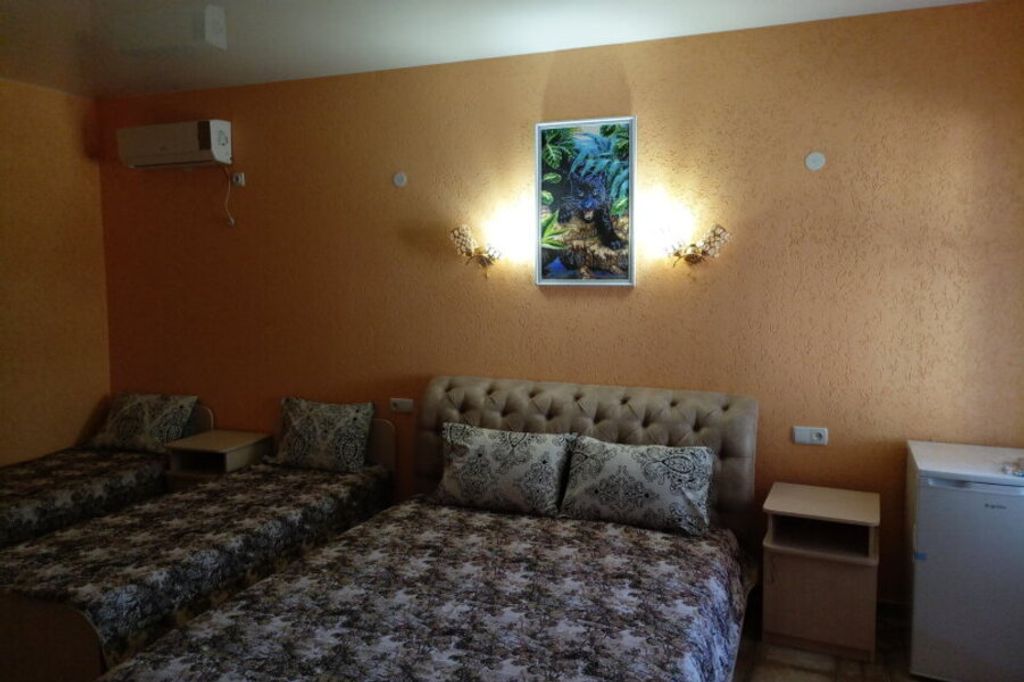 Четырёхместный номер Люкс 1-комнатный большая кровать