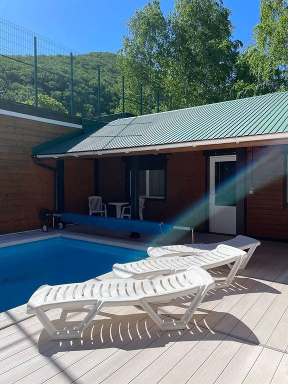 Дом коттедж-студия 4-местный рядом с бассейном