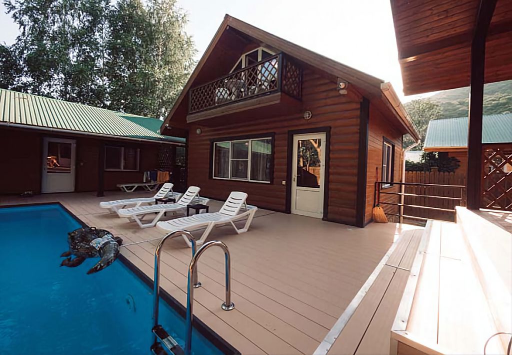Дом Лесное Шале с бассейном и террасой