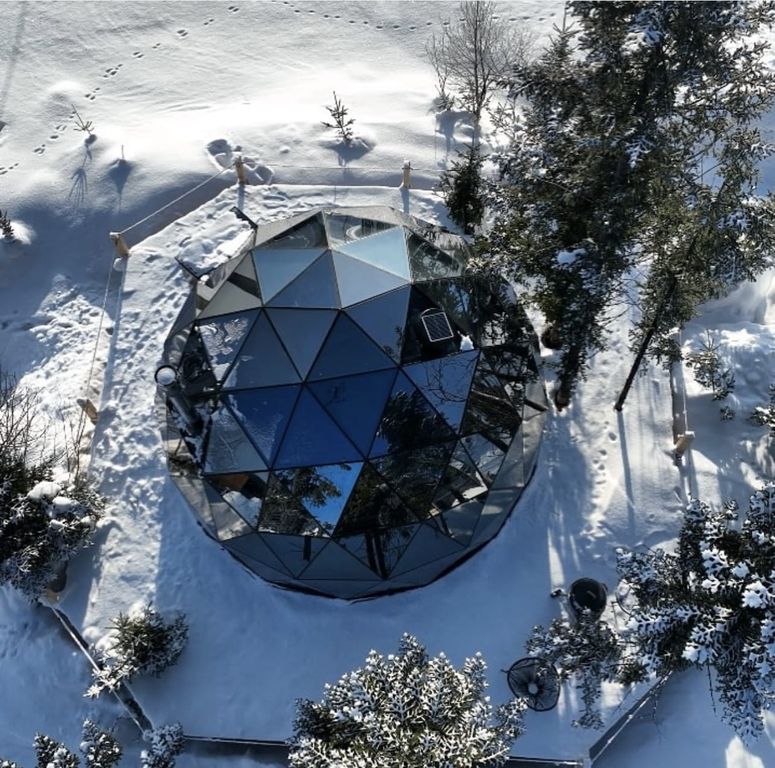 Четырёхместный номер стеклянный купольный дом