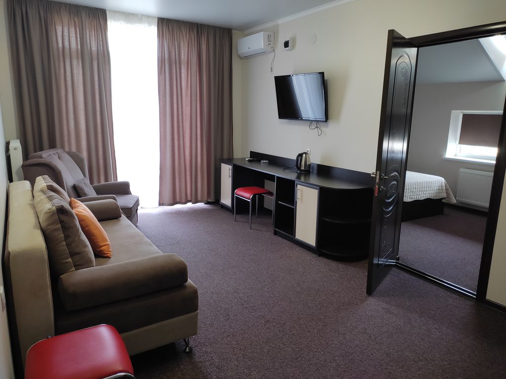 Четырёхместный номер люкс с видом на море