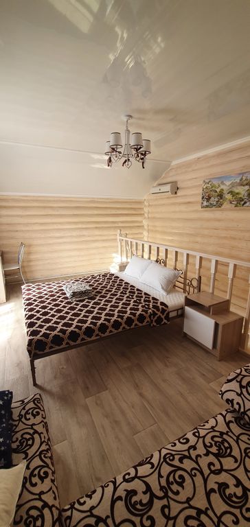 Дом двухэтажный семейный