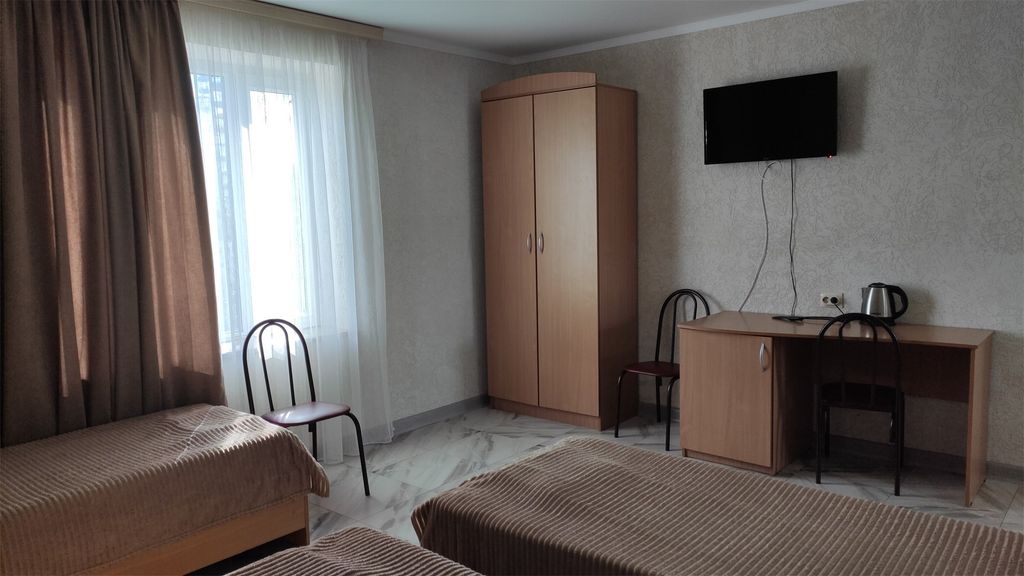 Трёхместный номер однокомнатный в главном корпусе без балкона