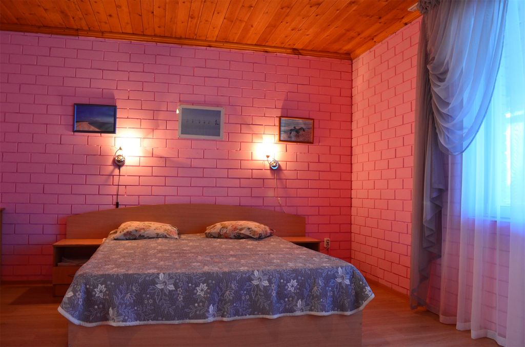 Трёхместный номер однокомнатный в главном корпусе с балконом