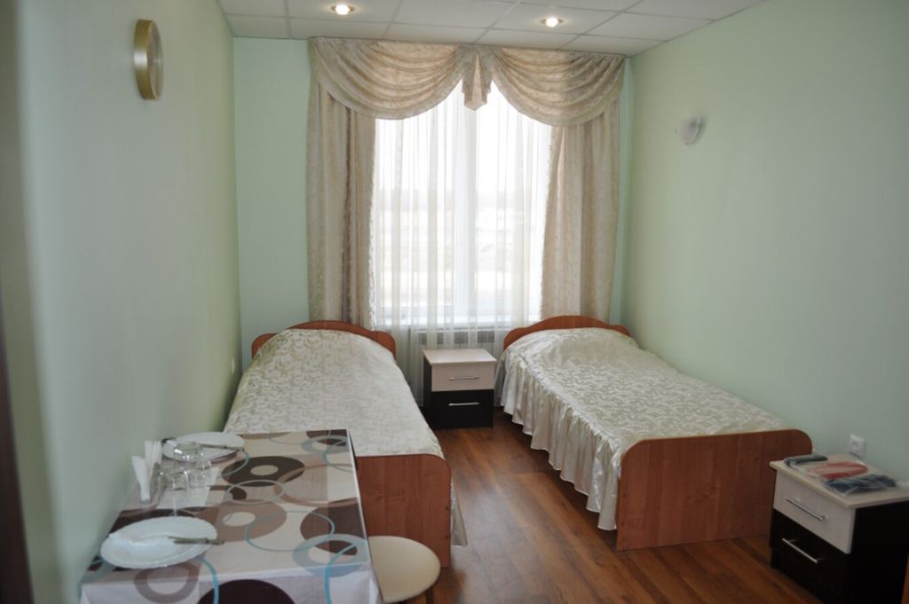 Двухместный номер с 2 отдельными кроватями и общей ванной комнатой