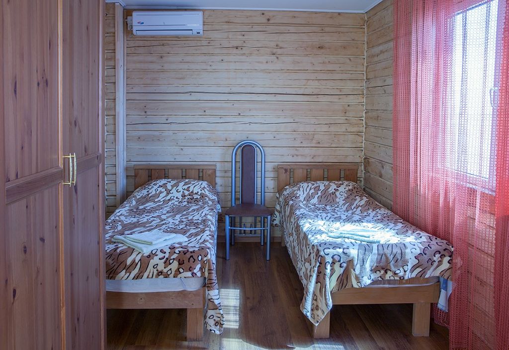 Четырёхместный номер двухкомнатный во 2-м корпусе из бруса