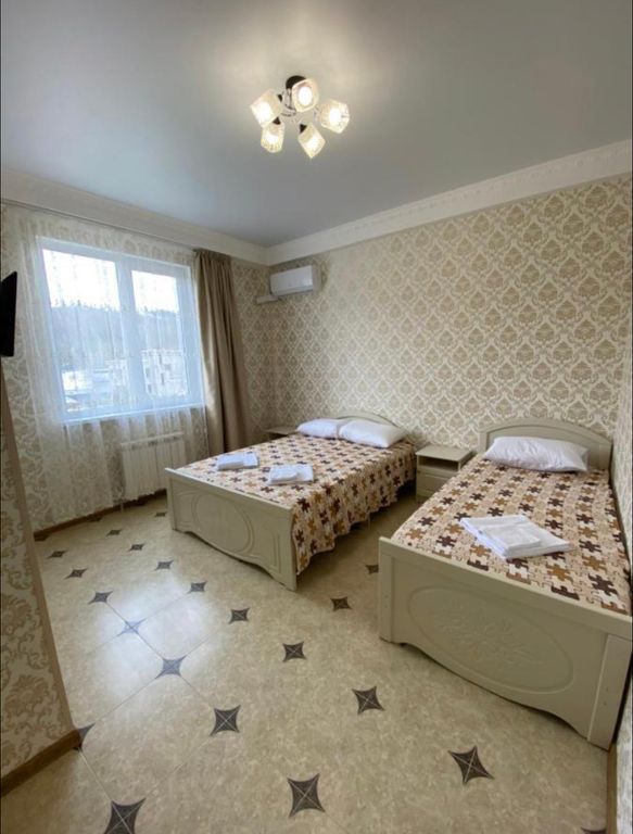 Трёхместный номер стандарт с видом на горы