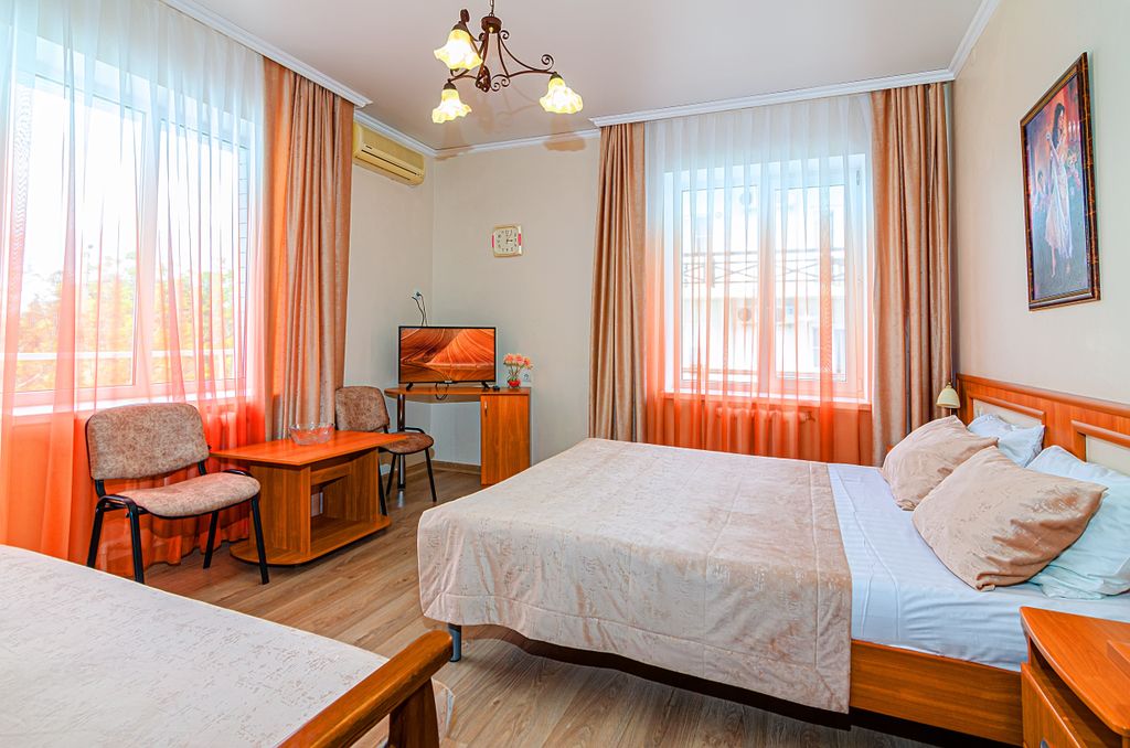 Трёхместный номер улучшенный с видом на море