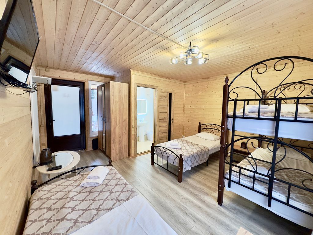 Семейный номер стандарт (с двуспальной кроватью)