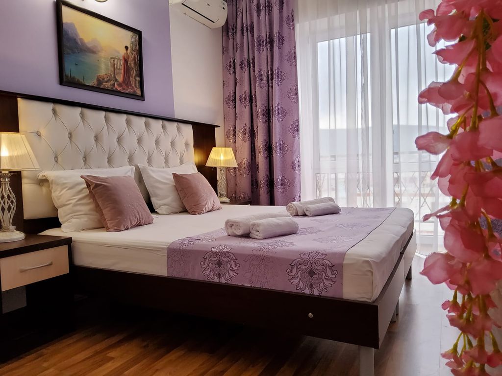 Трёхместный номер комфорт с балконом