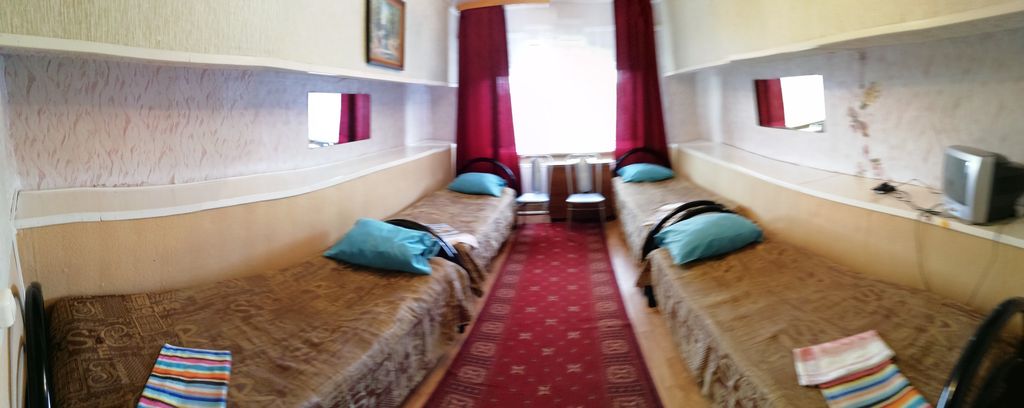 Четырёхместный номер семейный номер эконом на 3 этаже