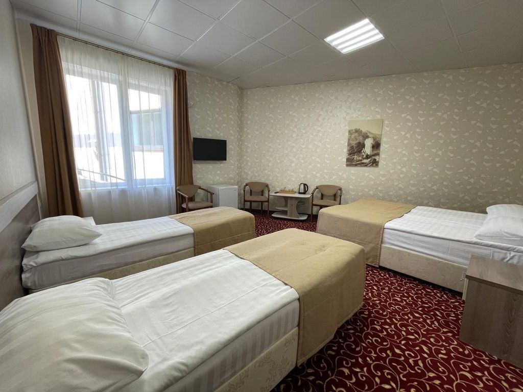 Трёхместный номер семейный, командный