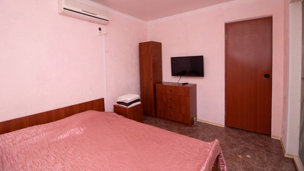 Четырёхместный номер семейный двухкомнатный на 4 кровати