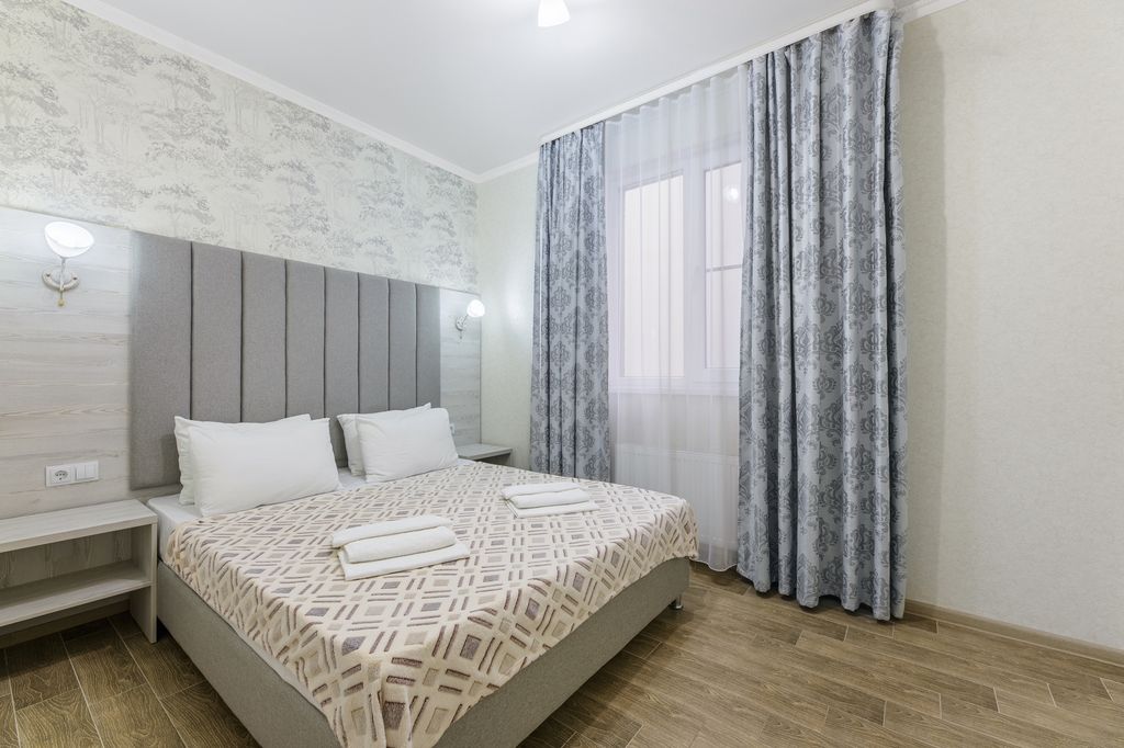 Четырёхместный номер люкс с балконом