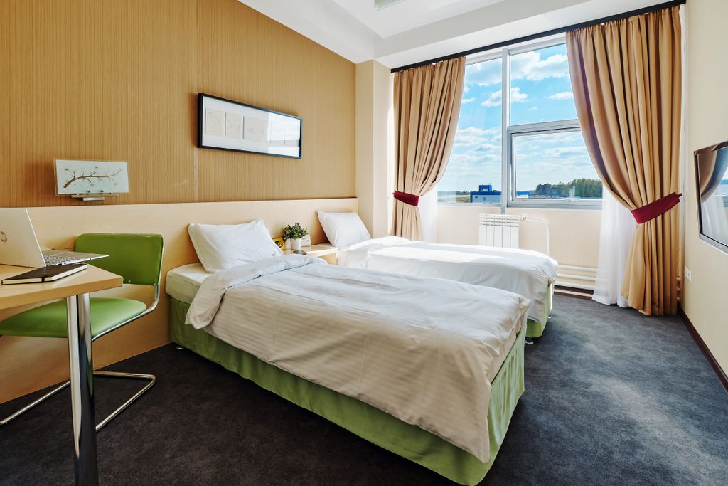 Двухместный номер с 2 отдельными кроватями видом на взлетную полосу