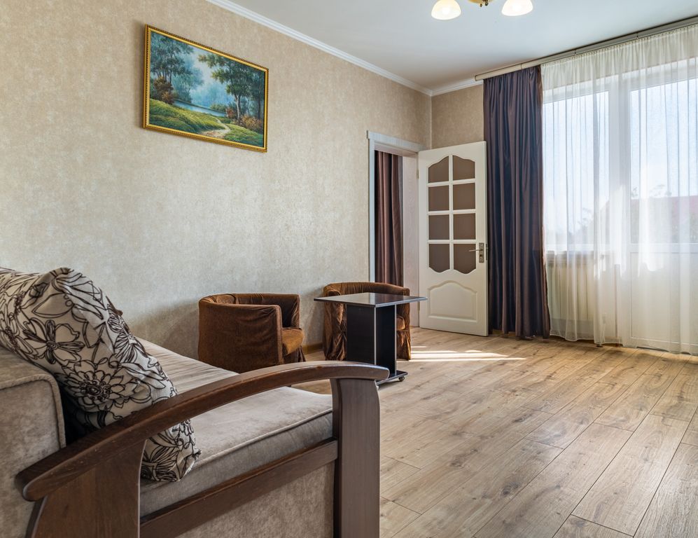 Четырёхместный номер Двухкомнатный с балконом