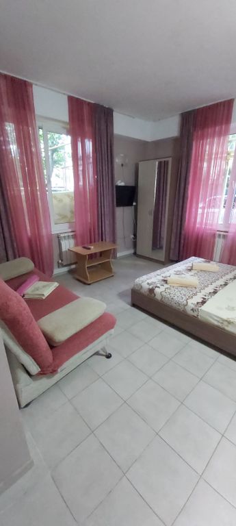 Апартаменты на 1-м этаже с отдельным входом и мини-двориком