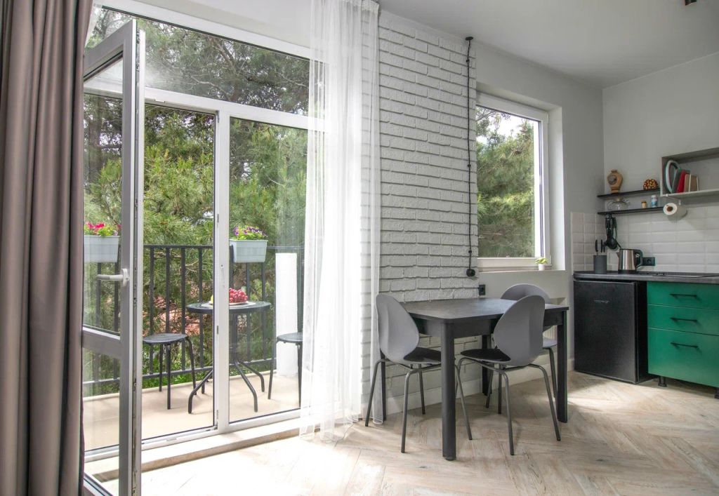 Апартаменты улучшенная студия с балконом