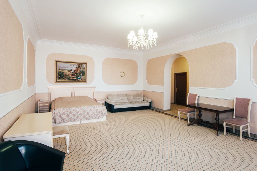 Семейный номер улучшенный с видом на город