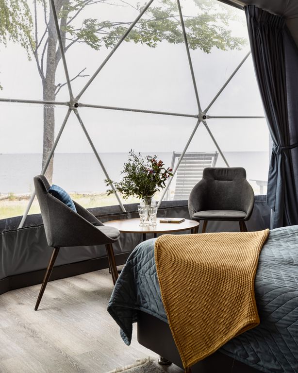 Купол сфера VIP с камином и купелью, с видом на море