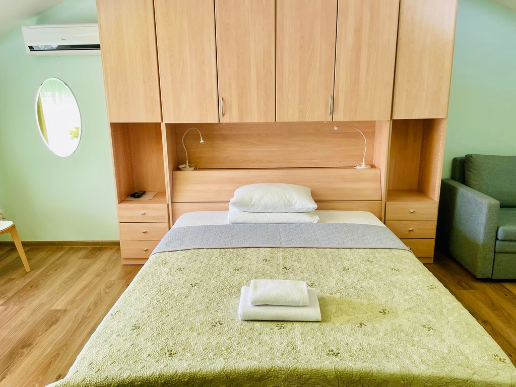 Трёхместный номер цветочный