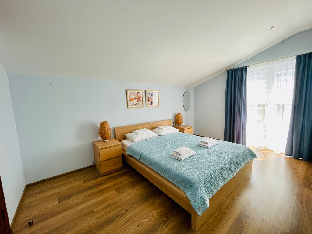 Четырёхместный номер двухкомнатный люкс морской