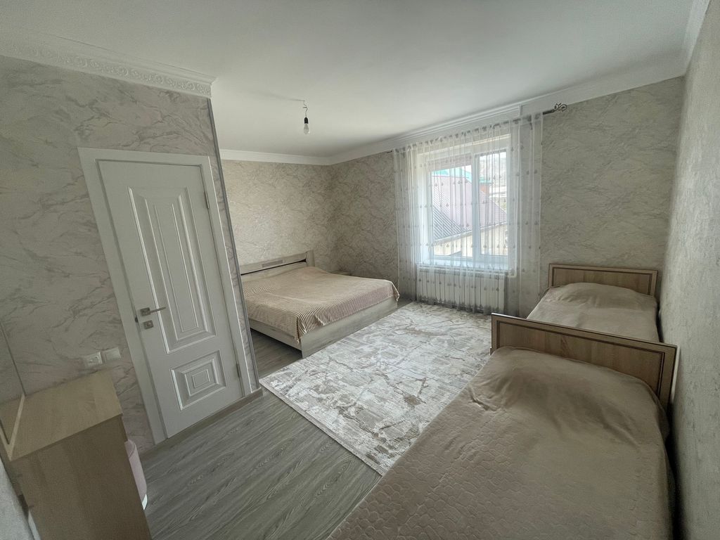 Четырёхместный номер семейный с душ/туалетом