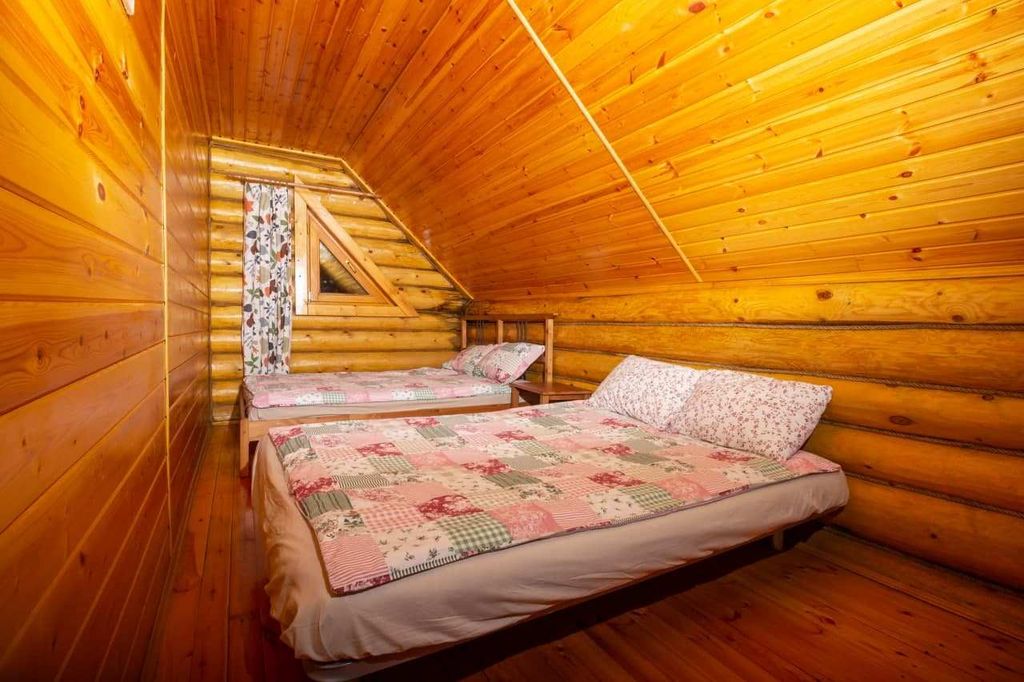 Дом коттедж с баней и бассейном