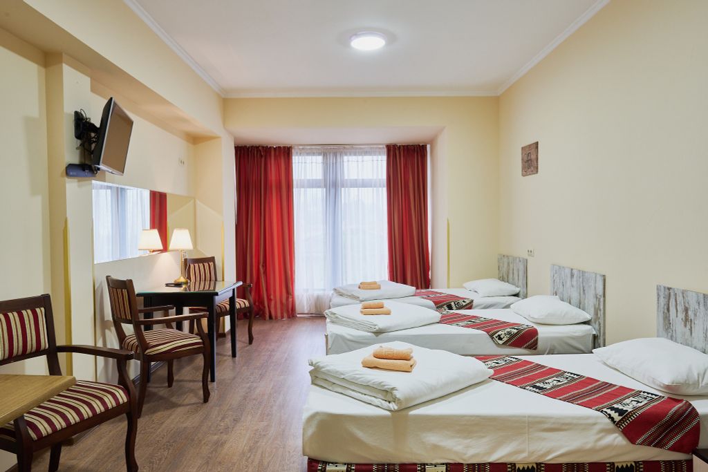 Многоместный смешанный номер койко-место в женском номере эконом