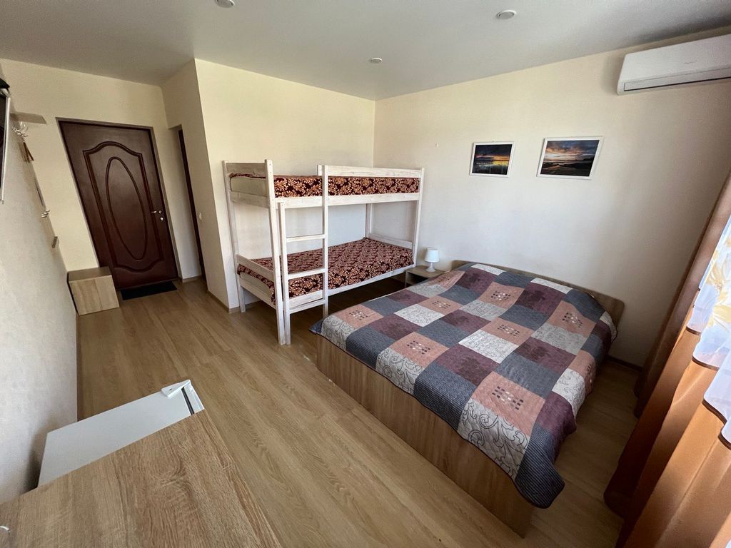 Четырёхместный номер стандарт с видом на город