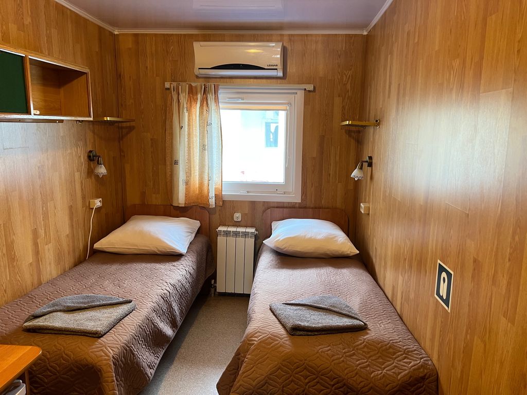 Двухместный номер с 2 отдельными кроватями стандарт Класса В (Standard B) Двухместная каюта - главная и нижняя палуба