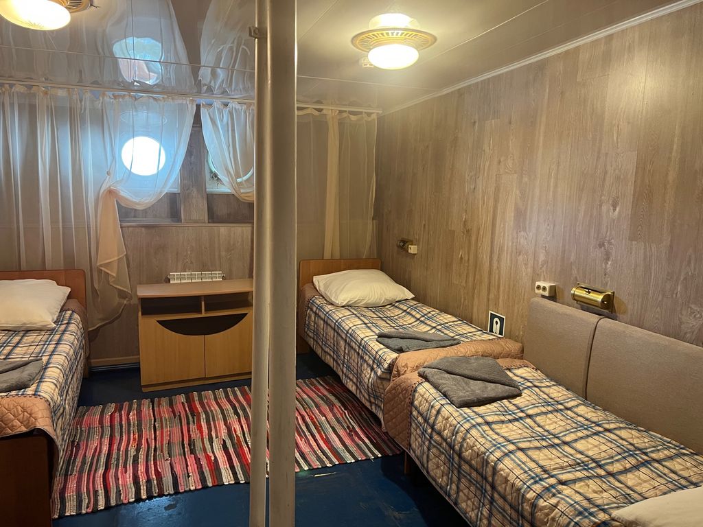 Трёхместный номер эконом, каюта - нижняя палуба