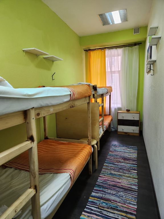 Многоместный женский номер эконом (душ/туалет общий)