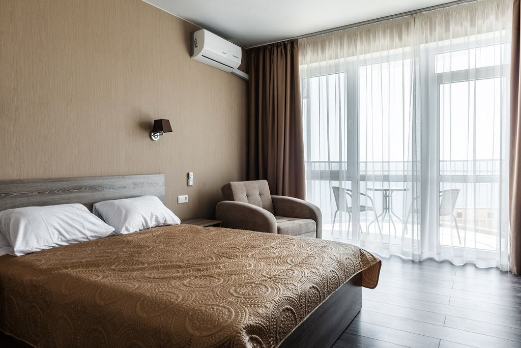 Трёхместный номер стандарт с видом на море