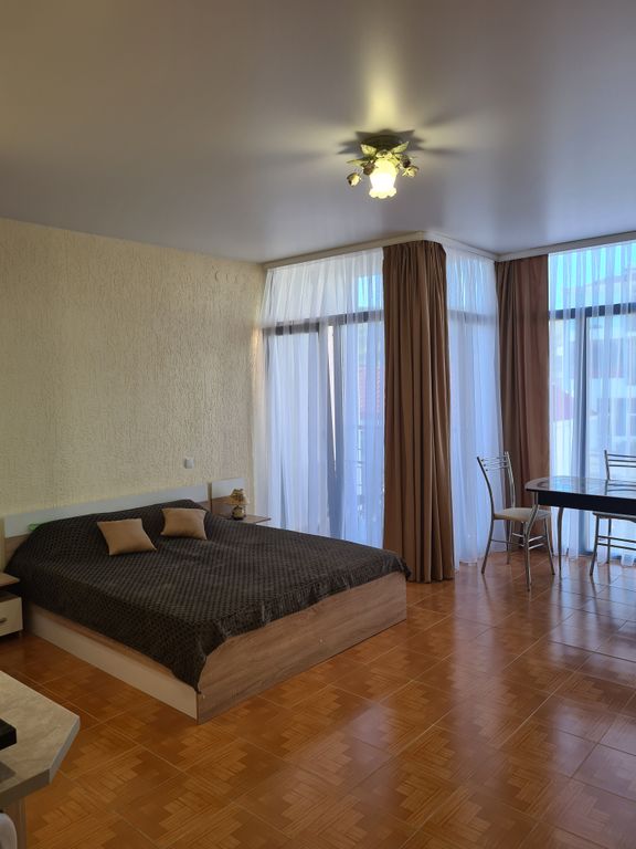 Трёхместный номер небольшой уютный