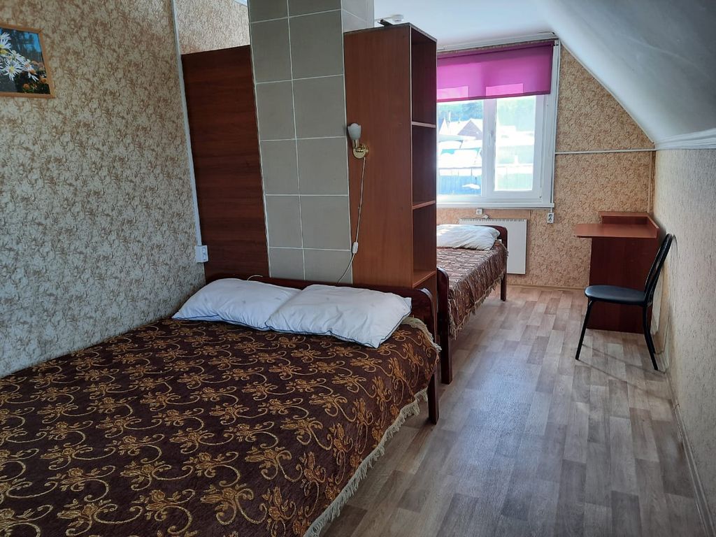 Четырёхместный номер Семейный номер с общей кухней и бассейном и бесплатным мангалом