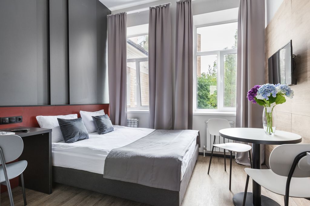 Двухместный номер с 1 кроватью улучшенный с двуспальной кроватью и мини-кухней