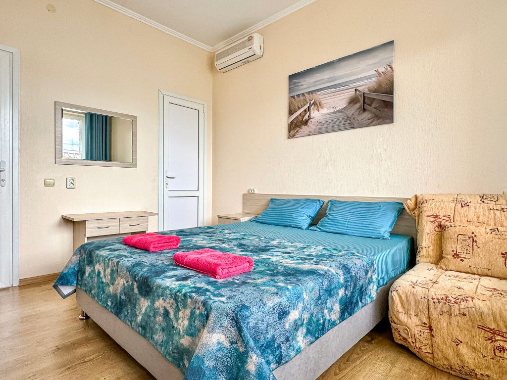 Трёхместный номер стандарт с видом на горы