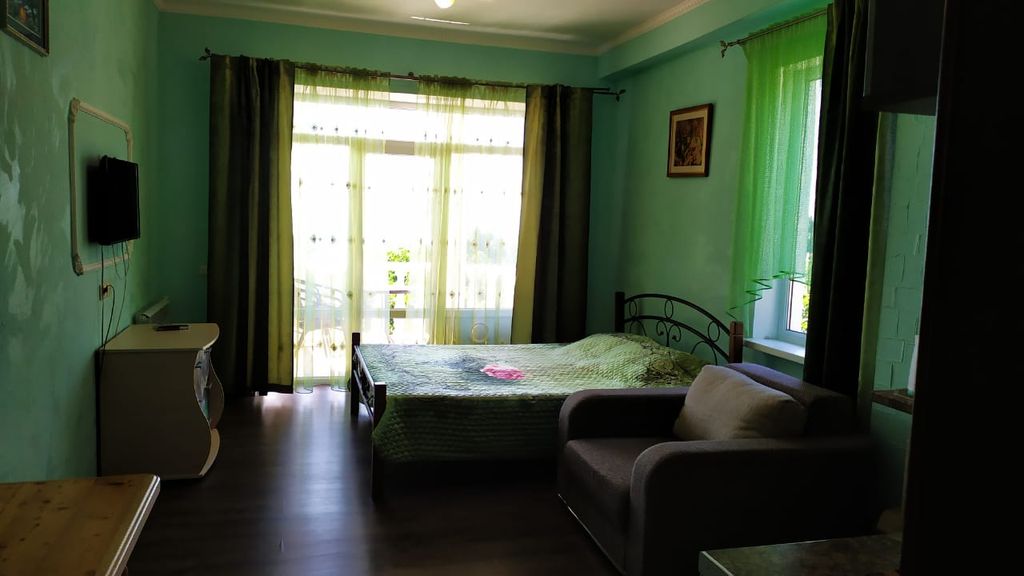 Трёхместный номер бирюза