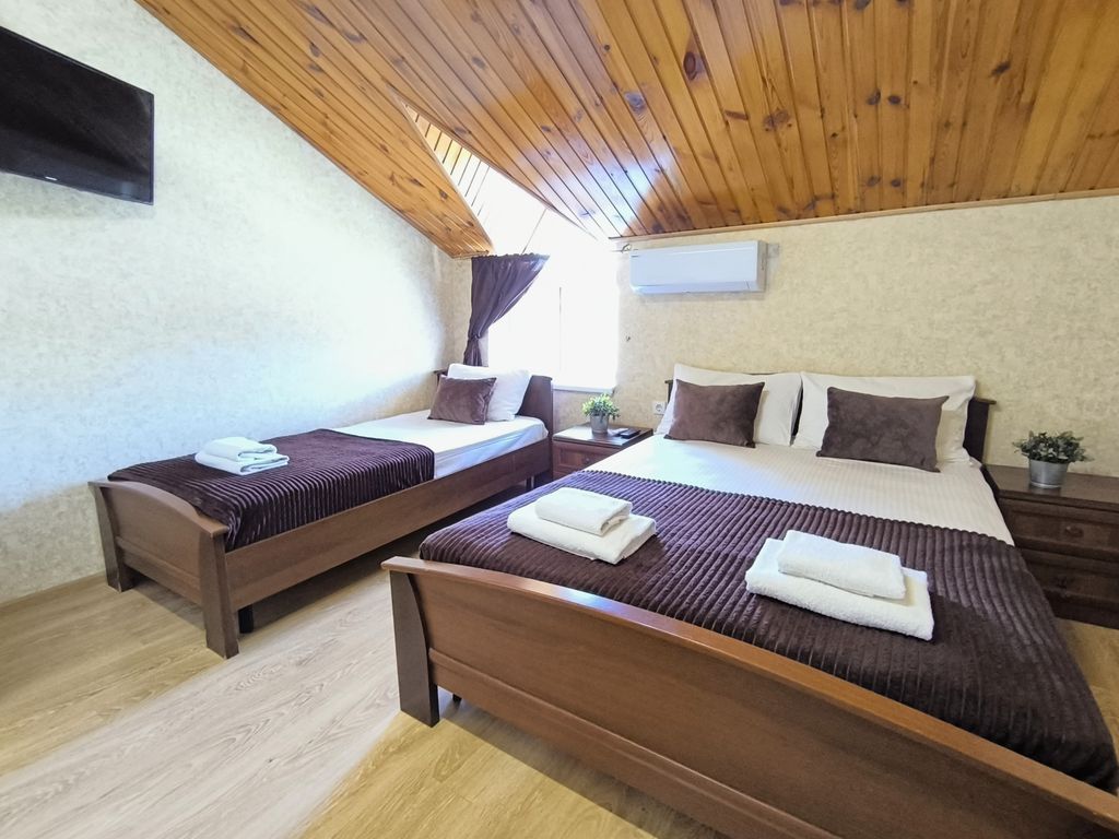 Трёхместный номер стандарт (мансарда 4 этаж)