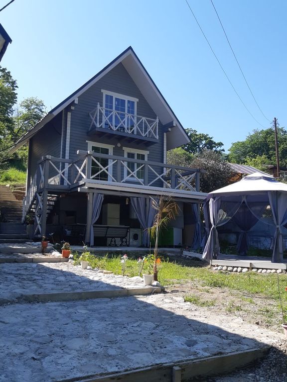 Трёхместный номер стандарт с видом на горы