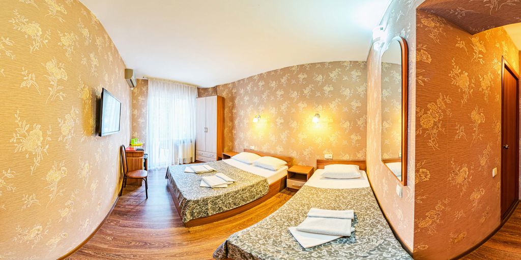 Трёхместный номер с террасой