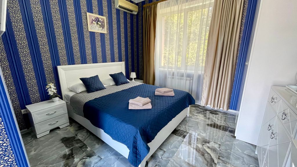 Трёхместный номер улучшенный с видом на море