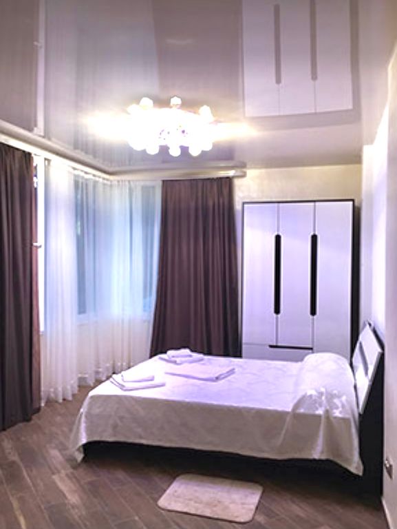 Четырёхместный номер двухкомнатный номер с видом во двор