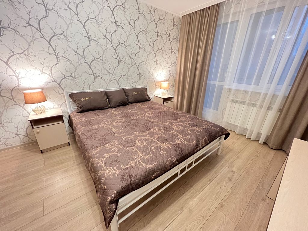 Трёхместный номер улучшенный с видом на город