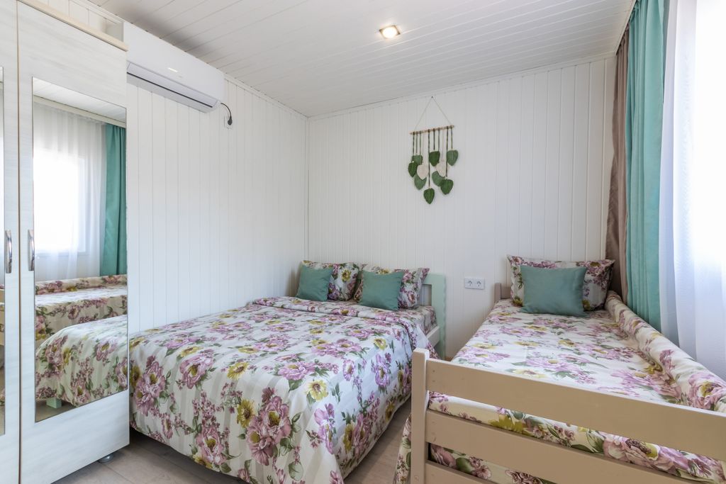 Семейный номер Домик шестиместный двухкомнатный