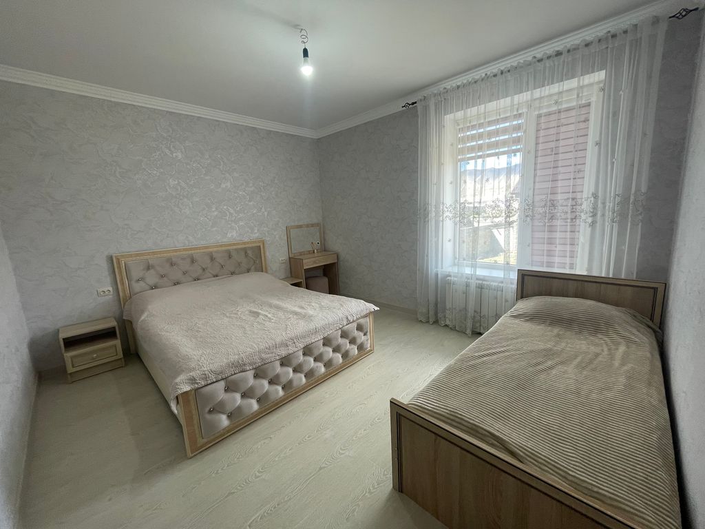 Трёхместный номер улучшенный с видом на горы