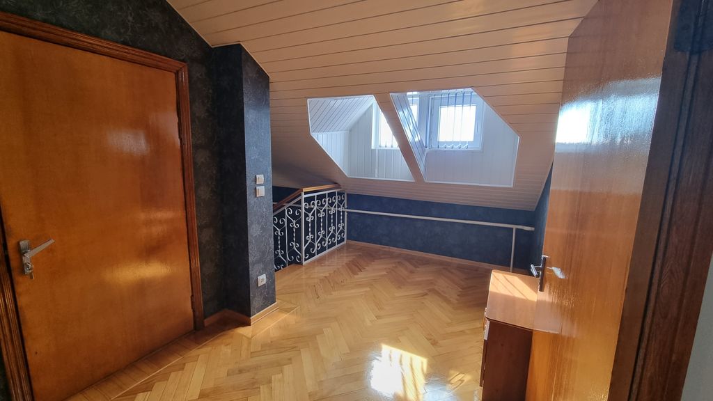 Четырёхместный номер эконом-класс мансардный этаж